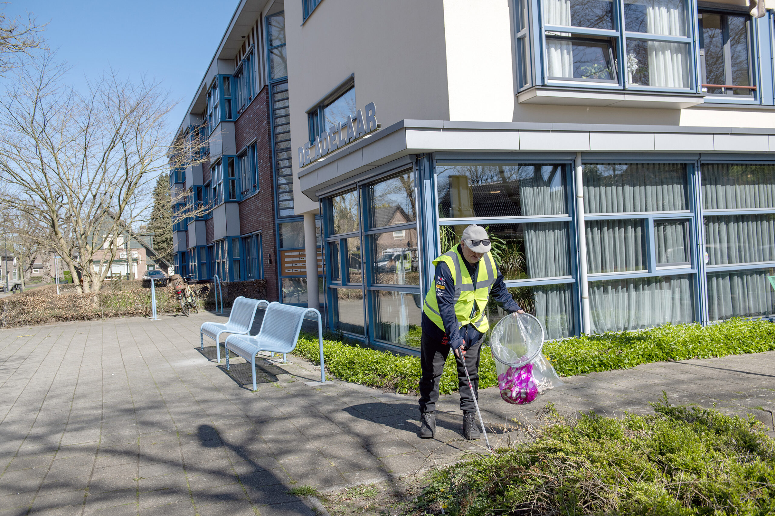 Client buiten aan het werk