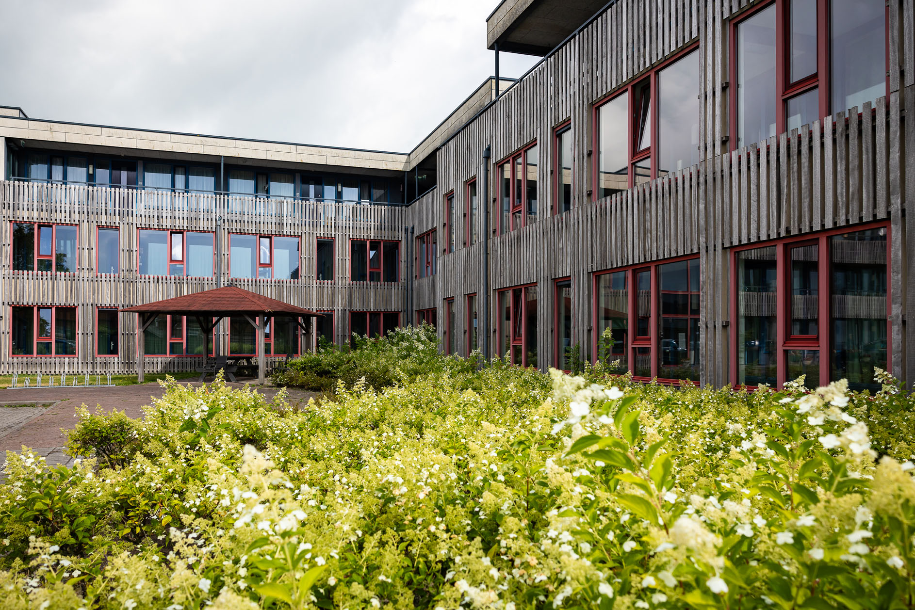 Achterkant van het gebouw